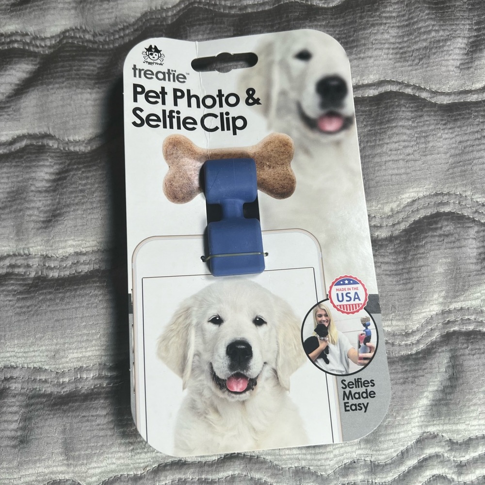 Treatie Pet Photo and Selfie Clip NWT